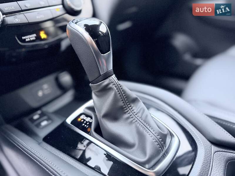 Внедорожник / Кроссовер Nissan Rogue 2018 в Киеве