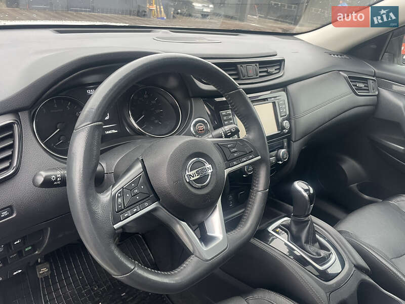 Внедорожник / Кроссовер Nissan Rogue 2017 в Лубнах