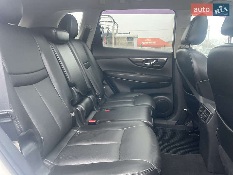 Внедорожник / Кроссовер Nissan Rogue 2017 в Лубнах