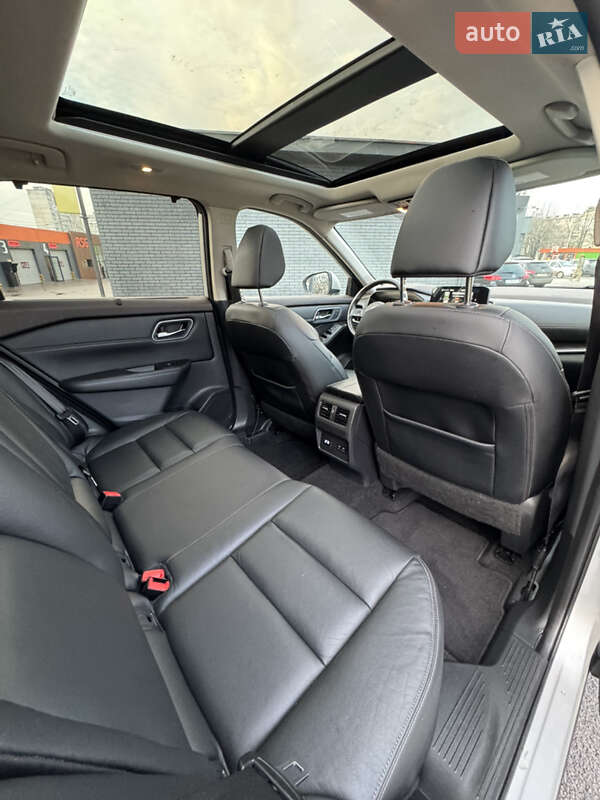 Внедорожник / Кроссовер Nissan Rogue 2021 в Харькове