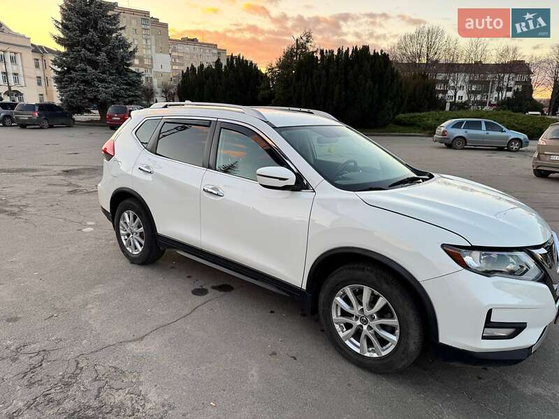 Внедорожник / Кроссовер Nissan Rogue 2017 в Шепетовке