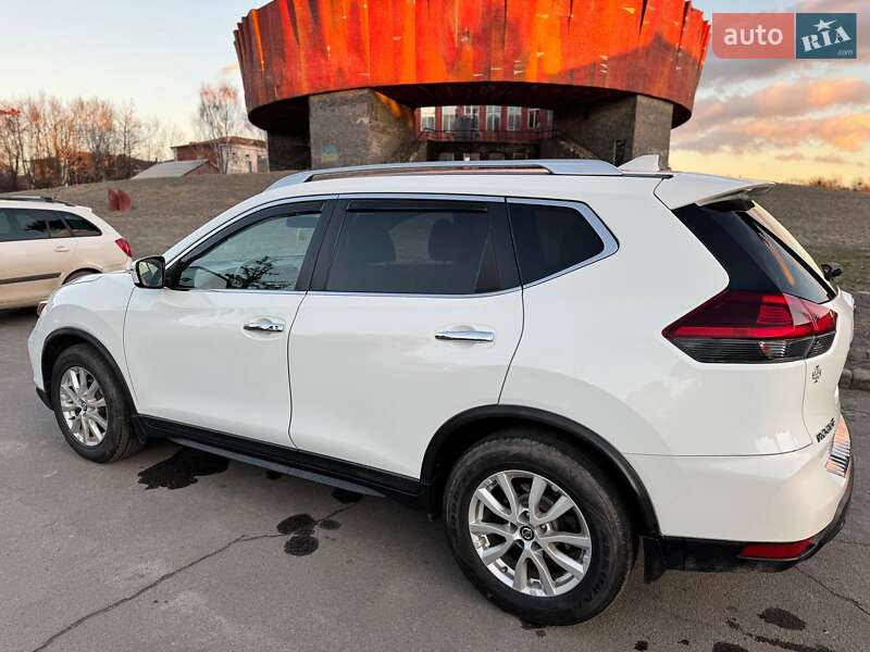 Внедорожник / Кроссовер Nissan Rogue 2017 в Шепетовке