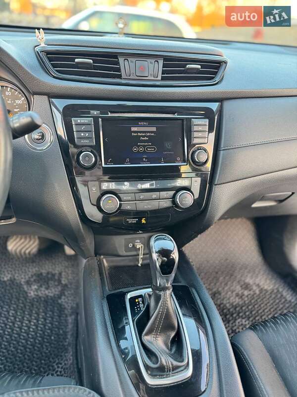 Внедорожник / Кроссовер Nissan Rogue 2017 в Шепетовке