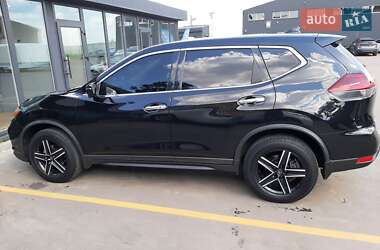Внедорожник / Кроссовер Nissan Rogue 2017 в Киеве