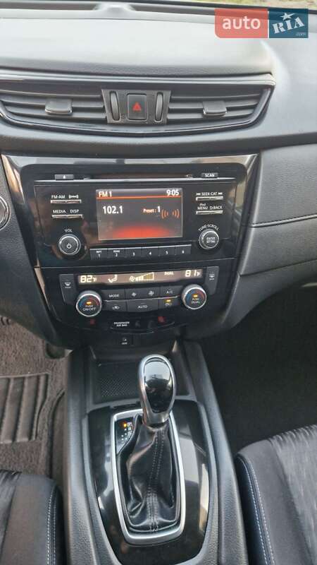 Внедорожник / Кроссовер Nissan Rogue 2017 в Николаеве