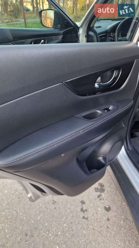 Внедорожник / Кроссовер Nissan Rogue 2017 в Николаеве