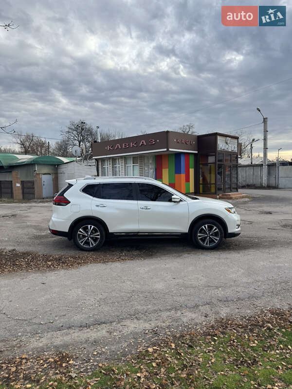 Внедорожник / Кроссовер Nissan Rogue 2017 в Харькове