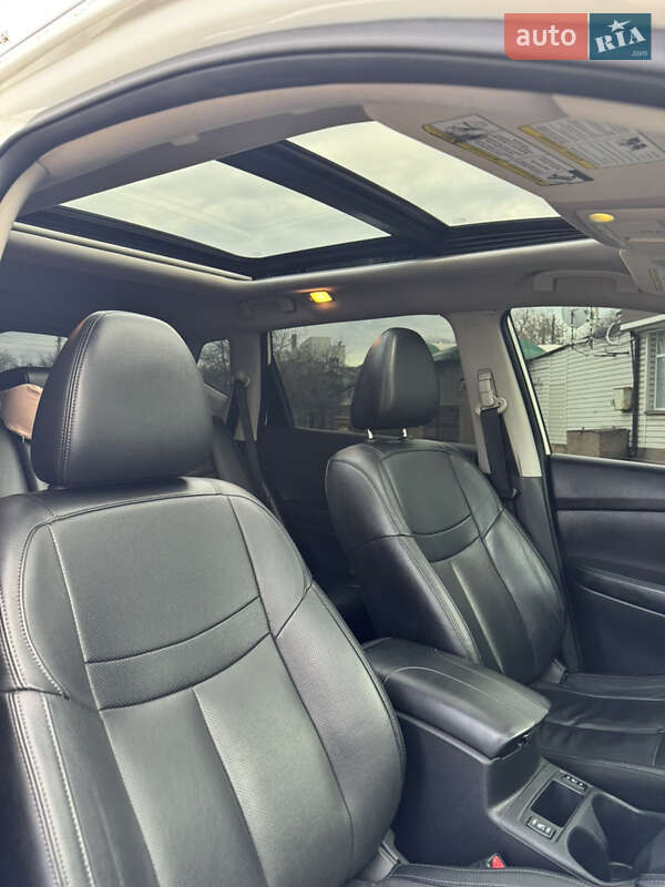 Внедорожник / Кроссовер Nissan Rogue 2017 в Харькове