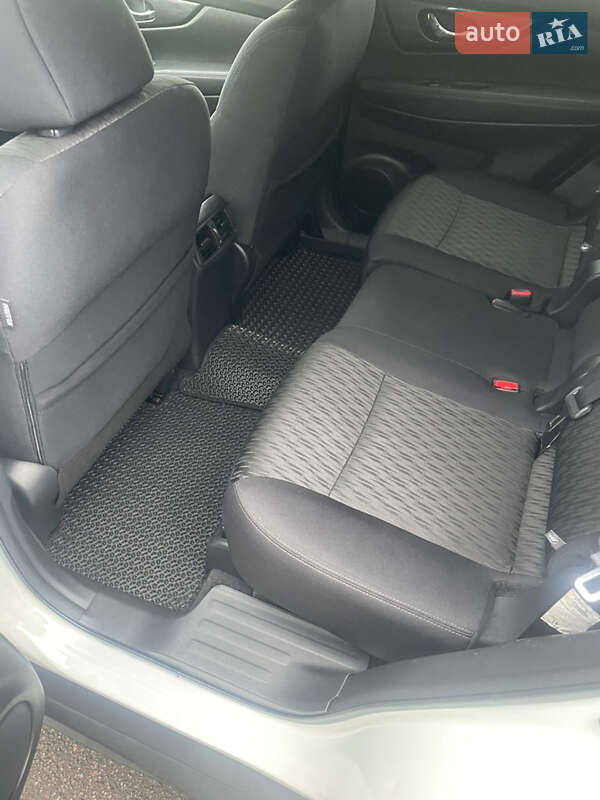 Внедорожник / Кроссовер Nissan Rogue 2018 в Ромнах