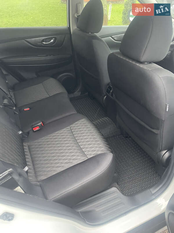 Внедорожник / Кроссовер Nissan Rogue 2018 в Ромнах