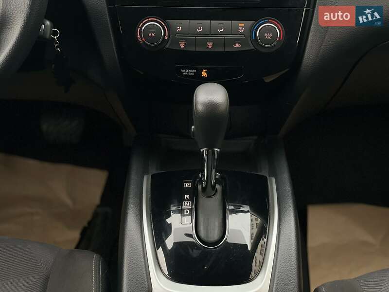 Внедорожник / Кроссовер Nissan Rogue 2015 в Днепре