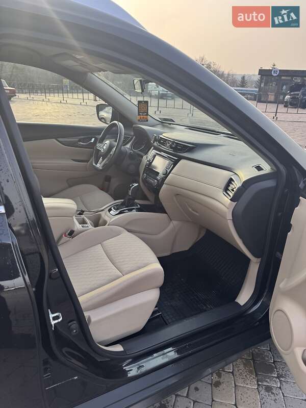 Внедорожник / Кроссовер Nissan Rogue 2017 в Харькове