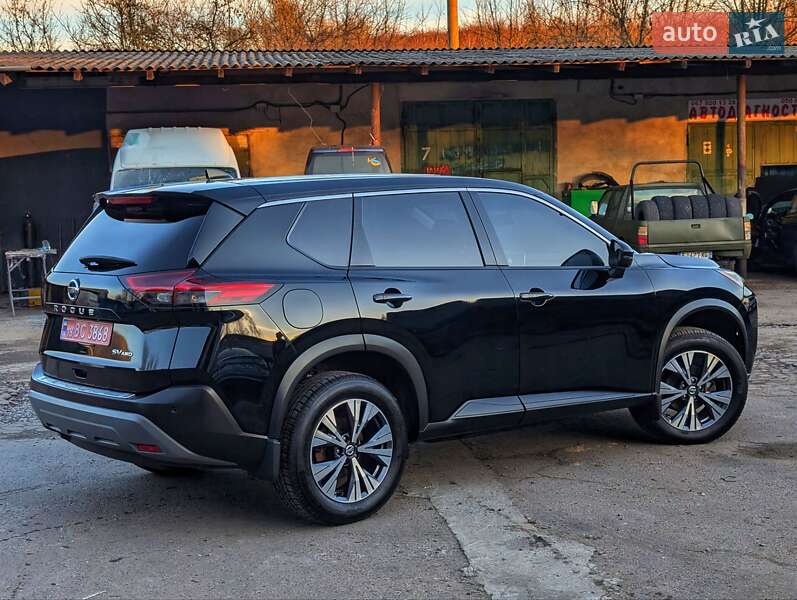 Внедорожник / Кроссовер Nissan Rogue 2021 в Ровно