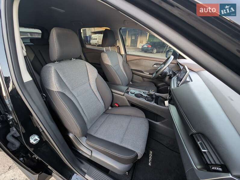 Внедорожник / Кроссовер Nissan Rogue 2021 в Ровно