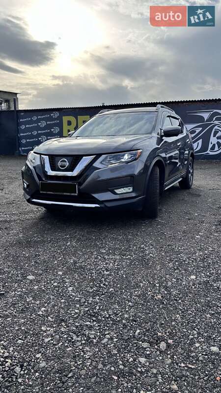 Внедорожник / Кроссовер Nissan Rogue 2017 в Харькове