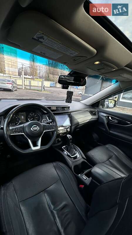 Внедорожник / Кроссовер Nissan Rogue 2017 в Харькове