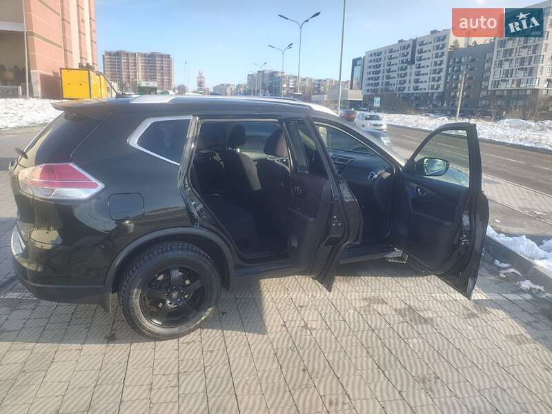Внедорожник / Кроссовер Nissan Rogue 2016 в Львове