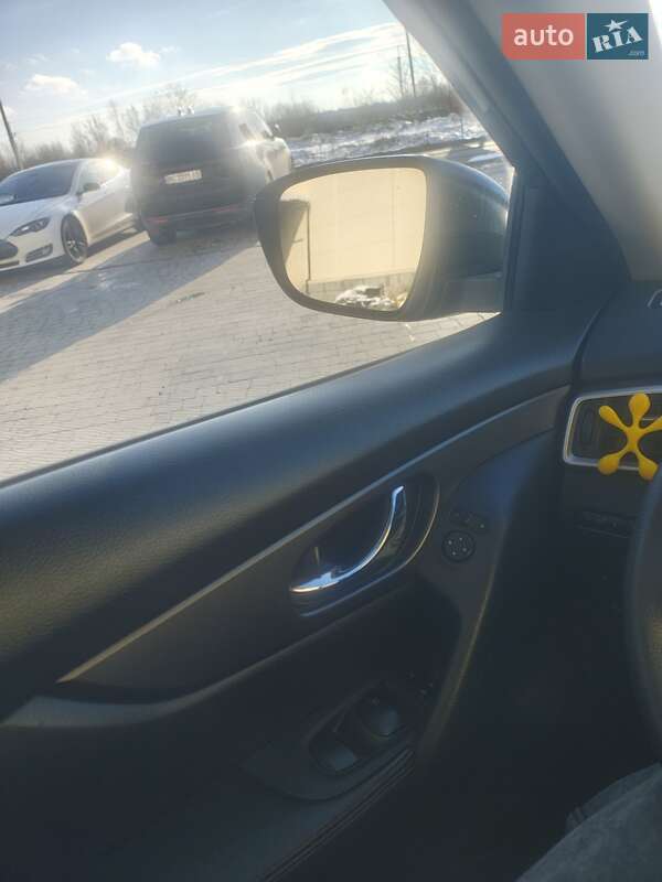 Внедорожник / Кроссовер Nissan Rogue 2016 в Львове