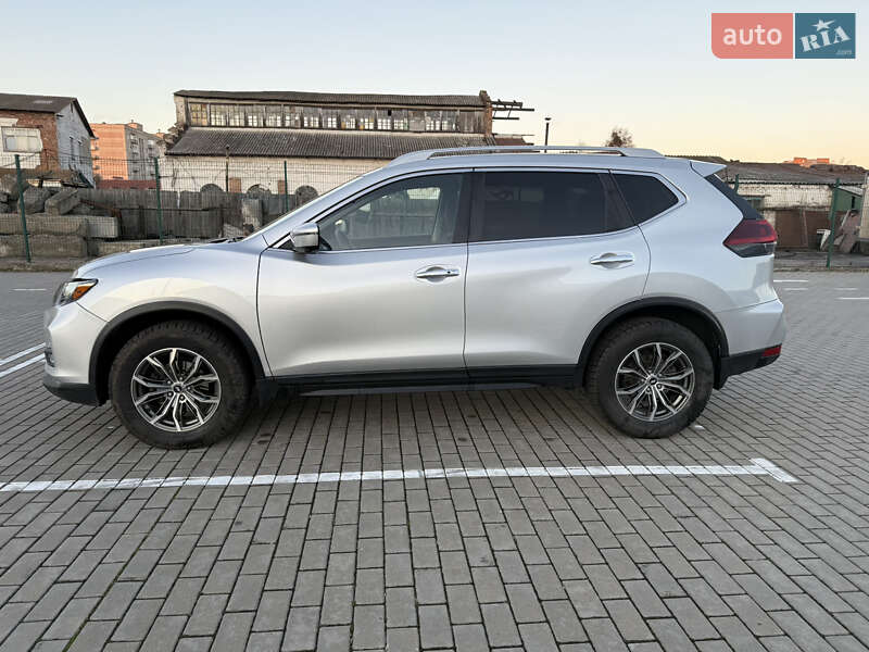 Позашляховик / Кросовер Nissan Rogue 2020 в Ромнах