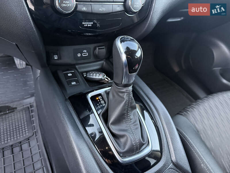 Позашляховик / Кросовер Nissan Rogue 2020 в Ромнах