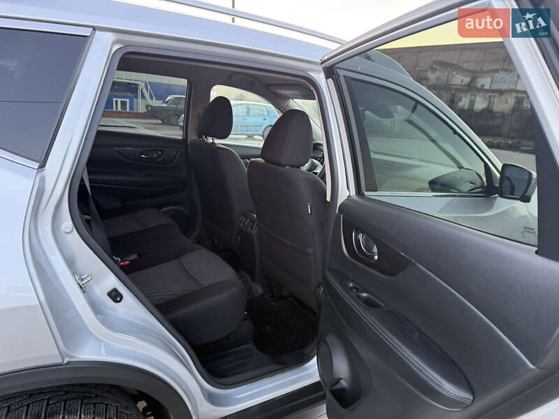 Позашляховик / Кросовер Nissan Rogue 2020 в Ромнах