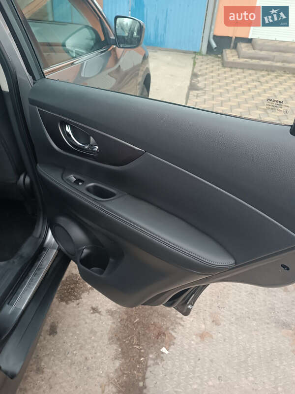 Позашляховик / Кросовер Nissan Rogue 2016 в Лубнах