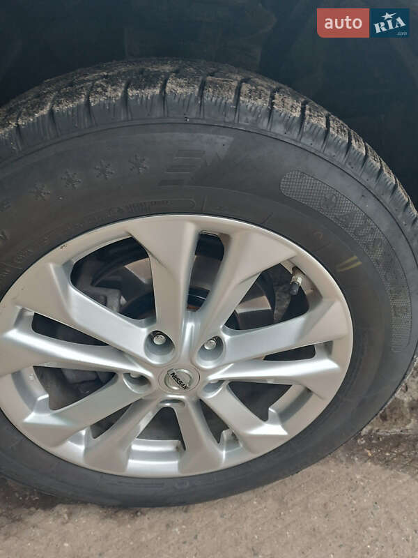 Позашляховик / Кросовер Nissan Rogue 2016 в Лубнах