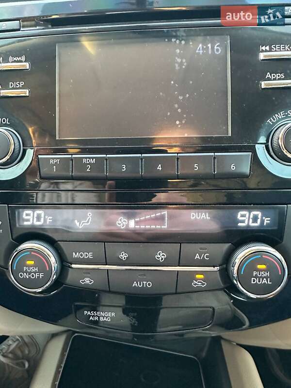 Внедорожник / Кроссовер Nissan Rogue 2015 в Киеве