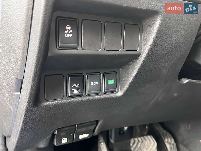 Внедорожник / Кроссовер Nissan Rogue 2017 в Луцке