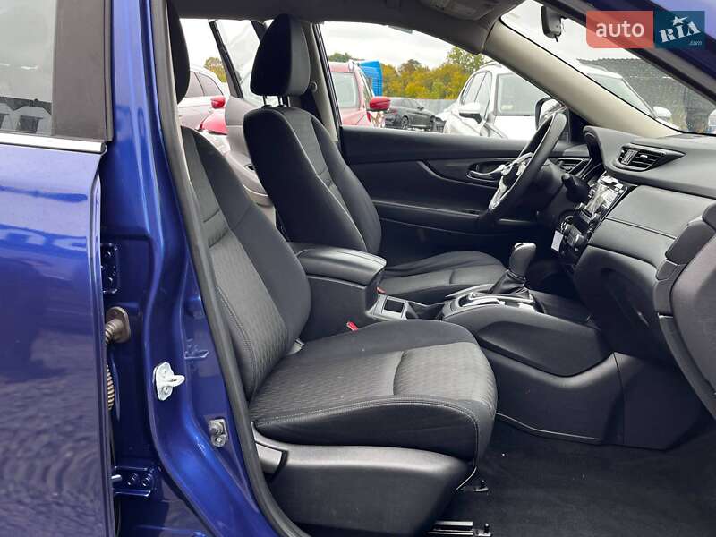 Внедорожник / Кроссовер Nissan Rogue 2017 в Луцке