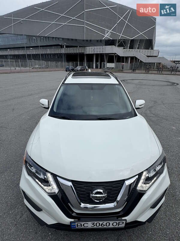 Внедорожник / Кроссовер Nissan Rogue 2016 в Мостиске