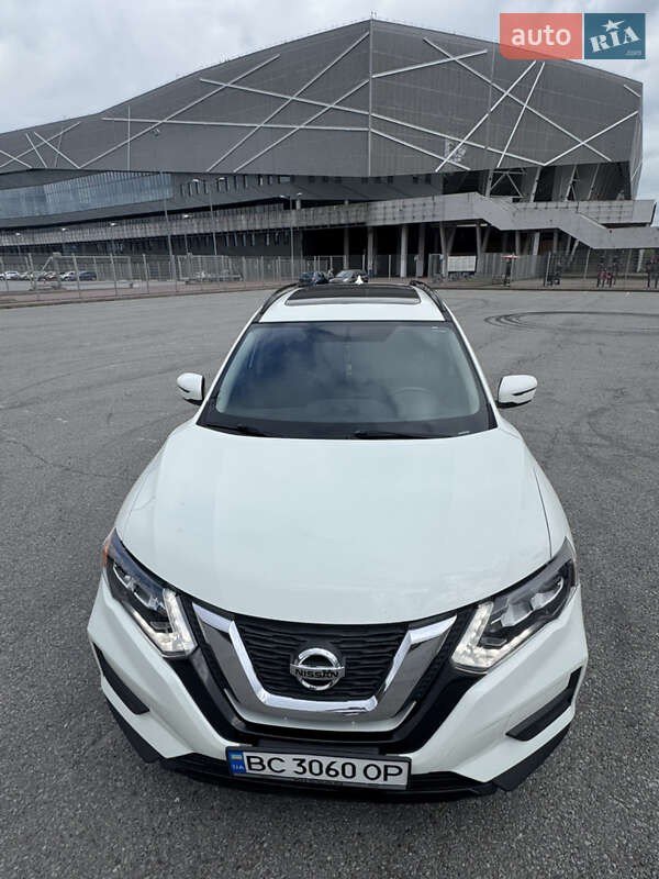 Внедорожник / Кроссовер Nissan Rogue 2016 в Мостиске