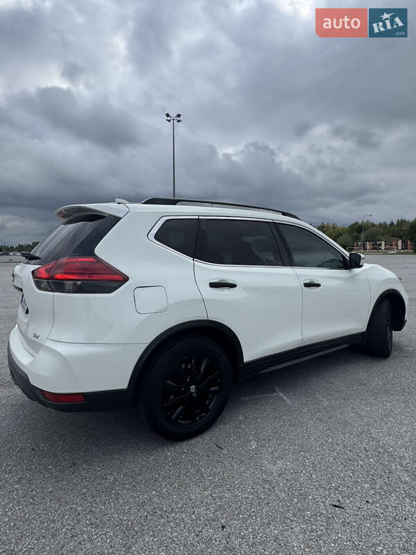 Внедорожник / Кроссовер Nissan Rogue 2016 в Мостиске