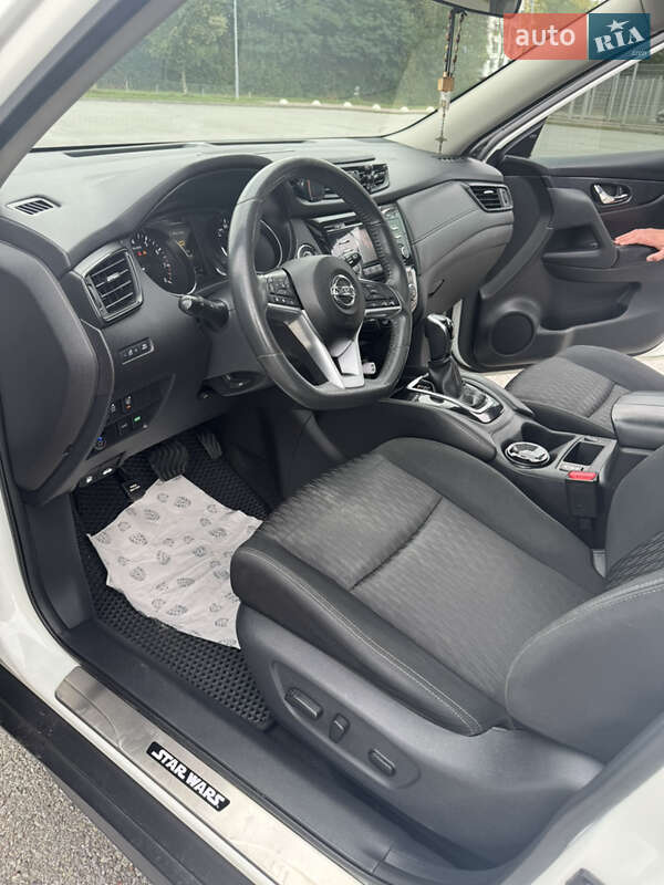 Внедорожник / Кроссовер Nissan Rogue 2016 в Мостиске