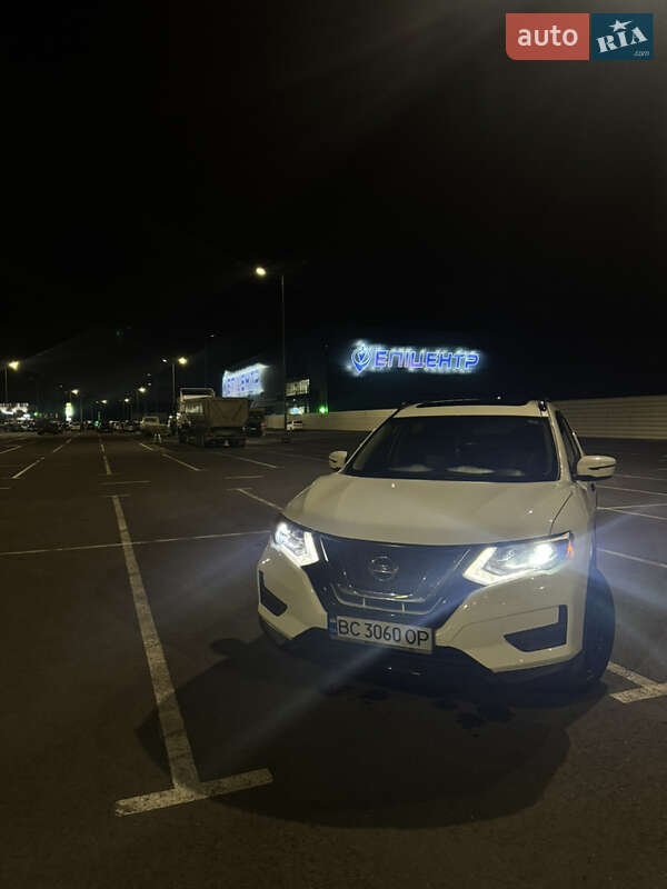 Внедорожник / Кроссовер Nissan Rogue 2016 в Мостиске