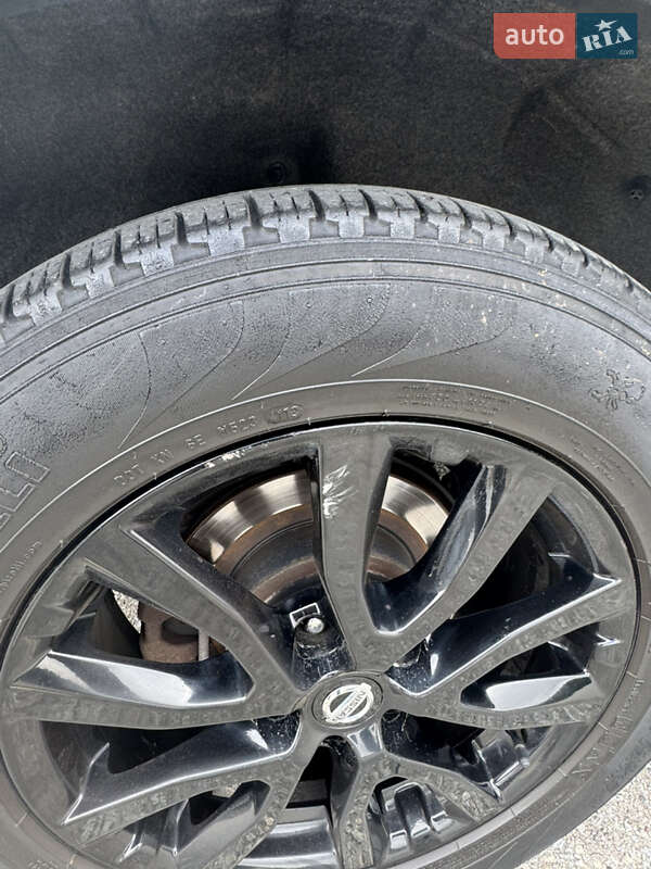 Внедорожник / Кроссовер Nissan Rogue 2016 в Мостиске