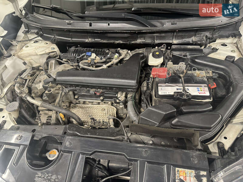 Внедорожник / Кроссовер Nissan Rogue 2016 в Мостиске