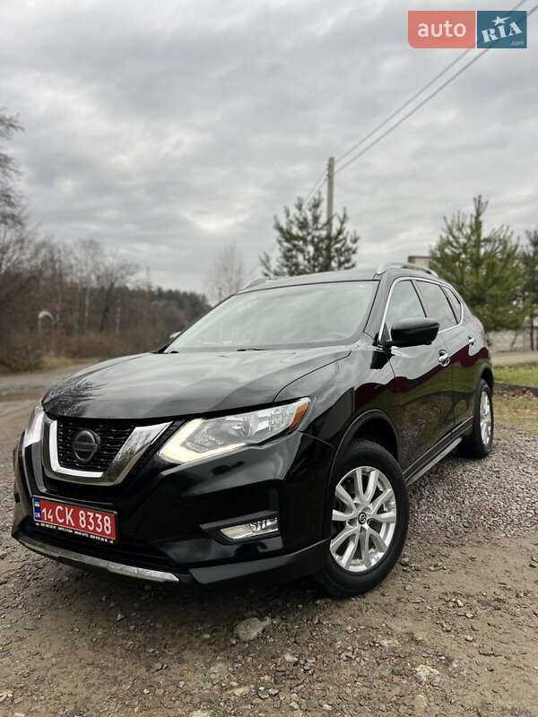 Внедорожник / Кроссовер Nissan Rogue 2018 в Новояворовске