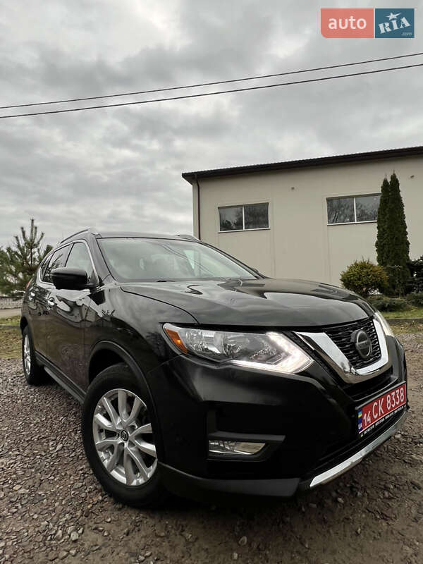 Внедорожник / Кроссовер Nissan Rogue 2018 в Новояворовске