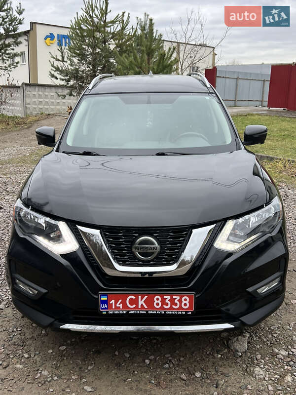 Внедорожник / Кроссовер Nissan Rogue 2018 в Новояворовске
