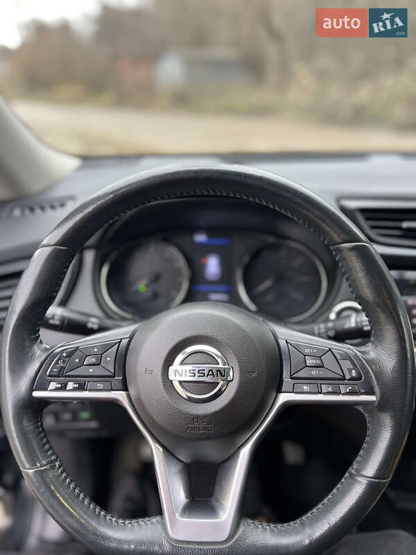 Внедорожник / Кроссовер Nissan Rogue 2018 в Новояворовске