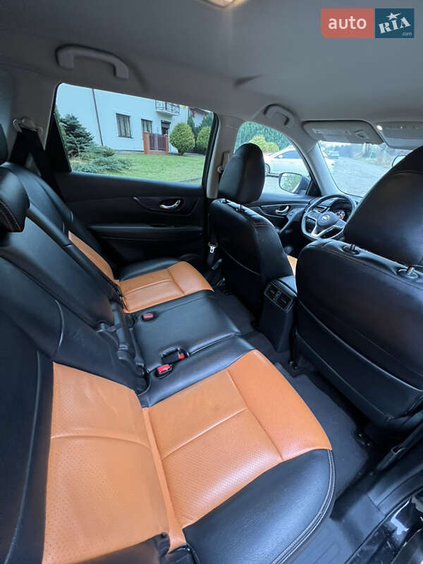 Внедорожник / Кроссовер Nissan Rogue 2018 в Новояворовске