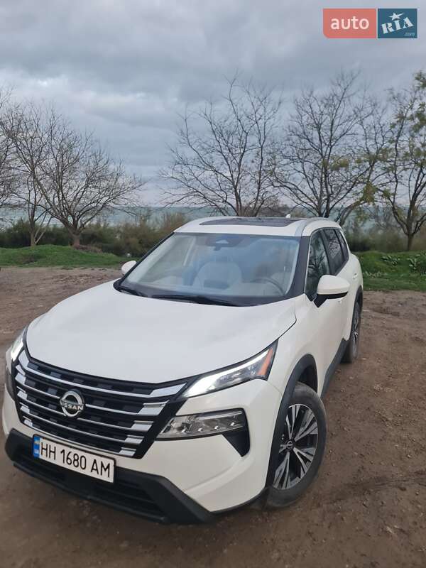 Внедорожник / Кроссовер Nissan Rogue 2023 в Черноморске