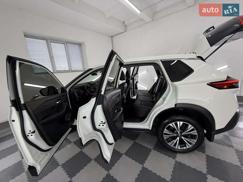 Позашляховик / Кросовер Nissan Rogue 2023 в Трускавці