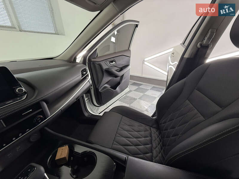 Позашляховик / Кросовер Nissan Rogue 2023 в Трускавці