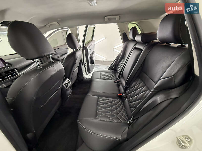 Позашляховик / Кросовер Nissan Rogue 2023 в Трускавці