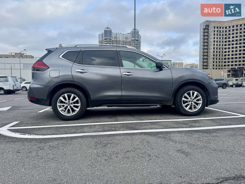 Внедорожник / Кроссовер Nissan Rogue 2017 в Киеве