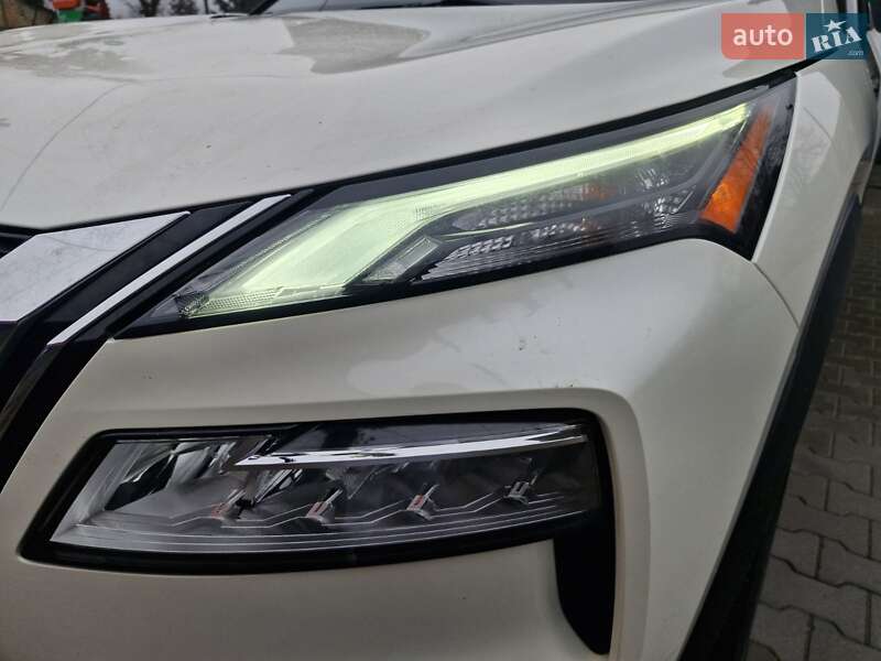 Позашляховик / Кросовер Nissan Rogue 2021 в Умані