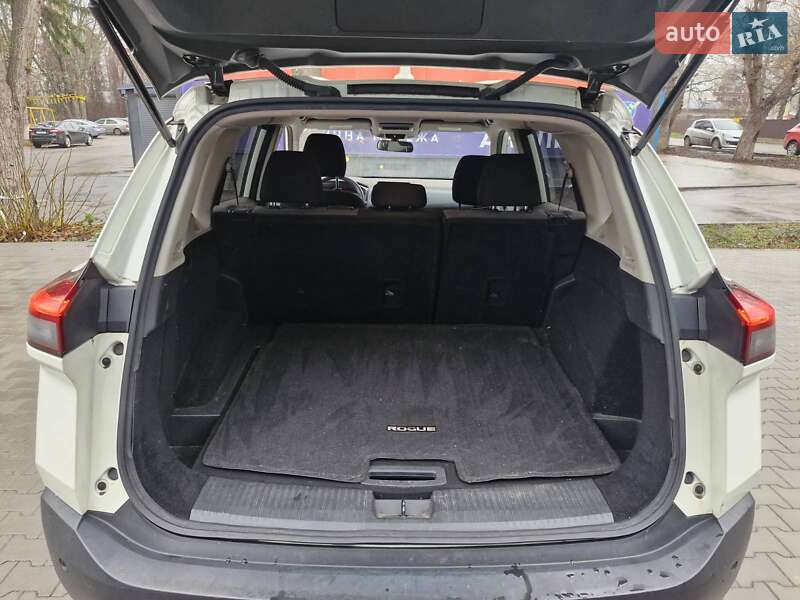 Позашляховик / Кросовер Nissan Rogue 2021 в Умані