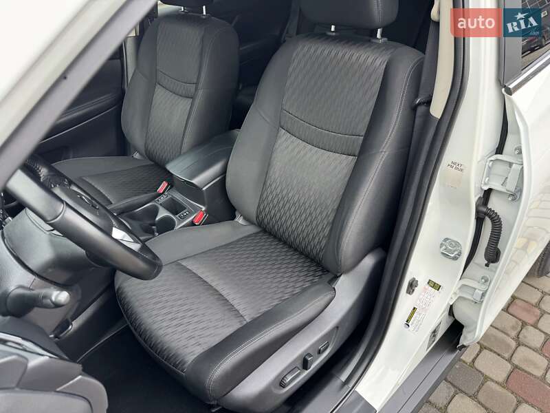 Позашляховик / Кросовер Nissan Rogue 2018 в Луцьку